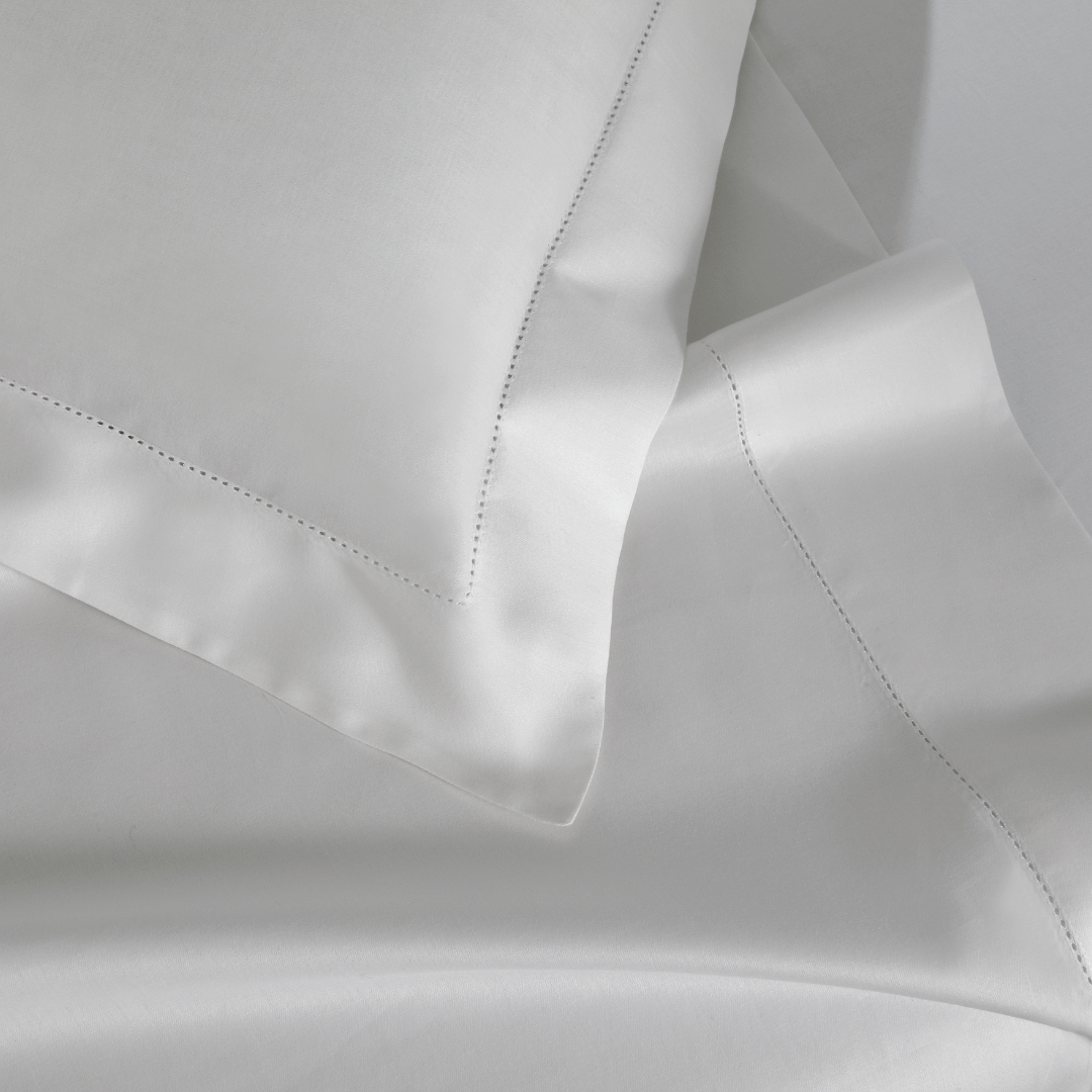 [10 PIEZAS] Juego de Cama Siena de 300 Hilos 100% Algodón con Cubrecama y Manta Decorativa + Set de Toallas Premium de Regalo